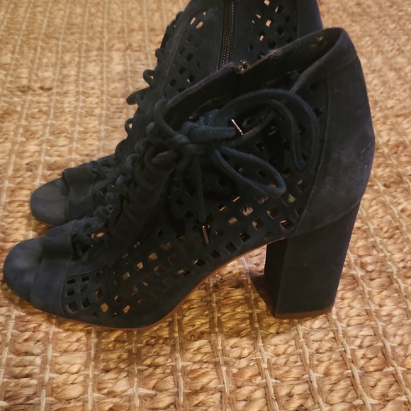 Gianni Bini Blue Heels with Chunky Heel and Glamorous Design - Picture 1 of 6